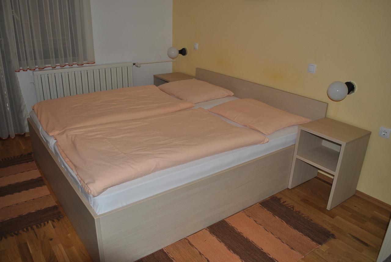 Hotel Pri Vidrgarju Vace Zimmer foto